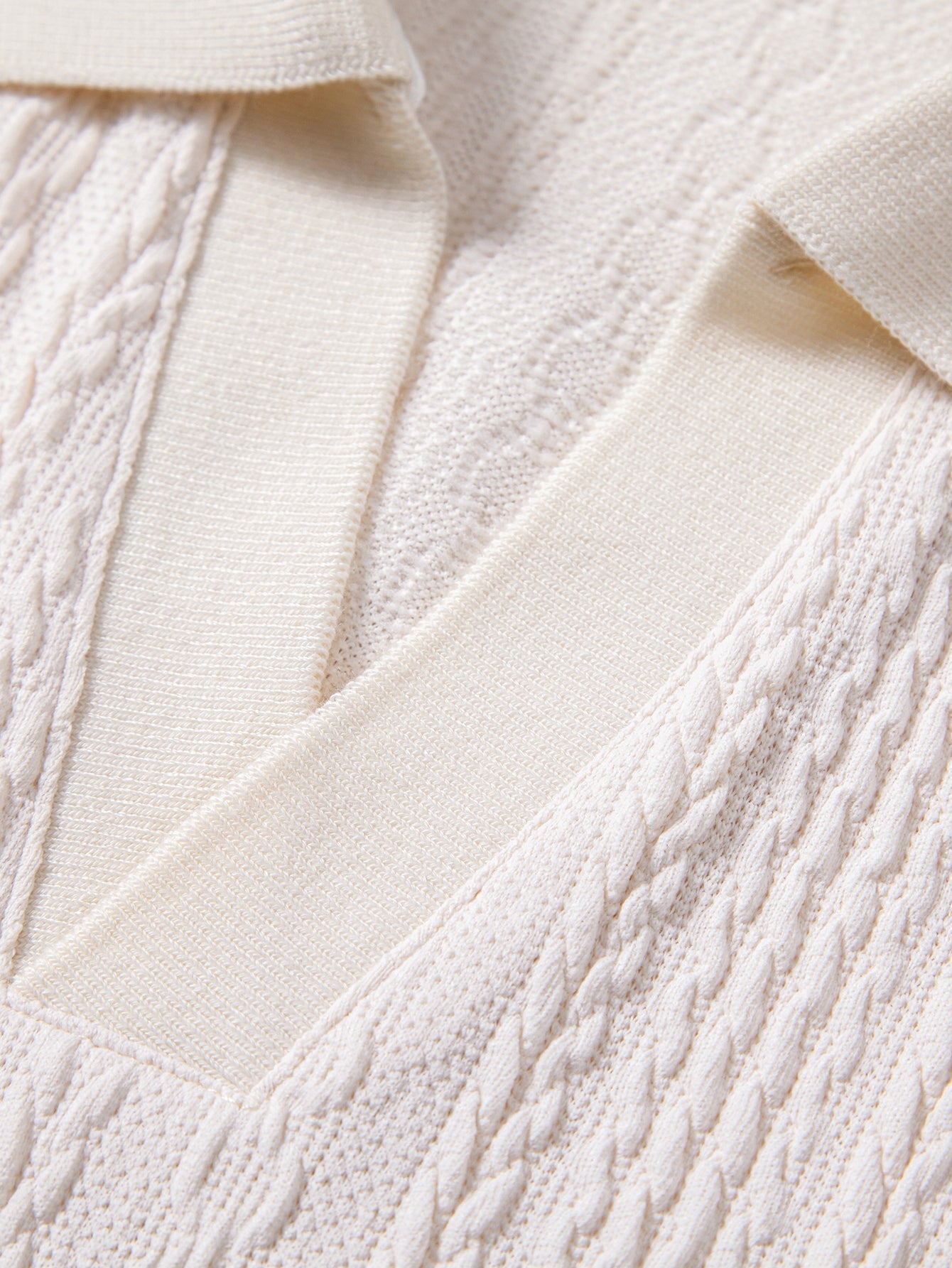 Twist Jacquard V Neck Polo
