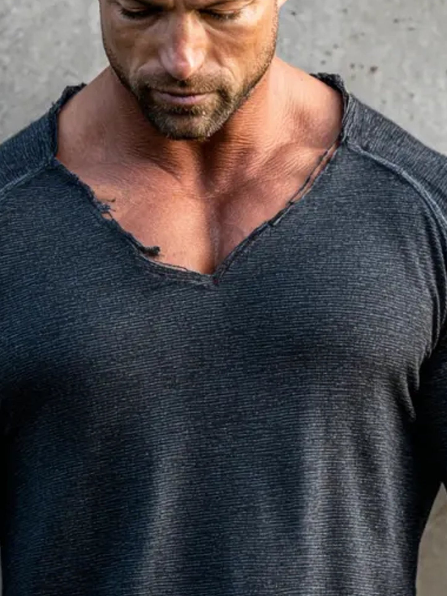 Men's Vintage Distressed V-Neck Long-Sleeved T-Shirt