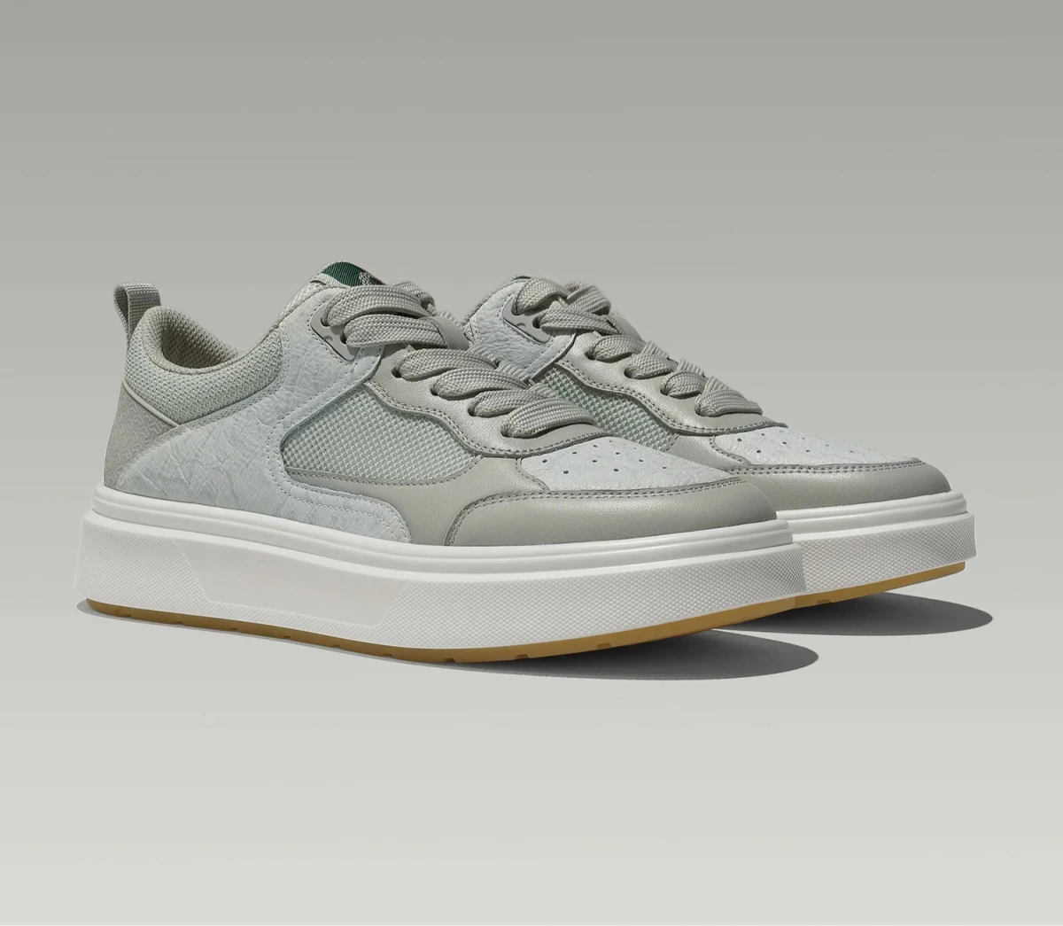 Lightweight casual fit shoes